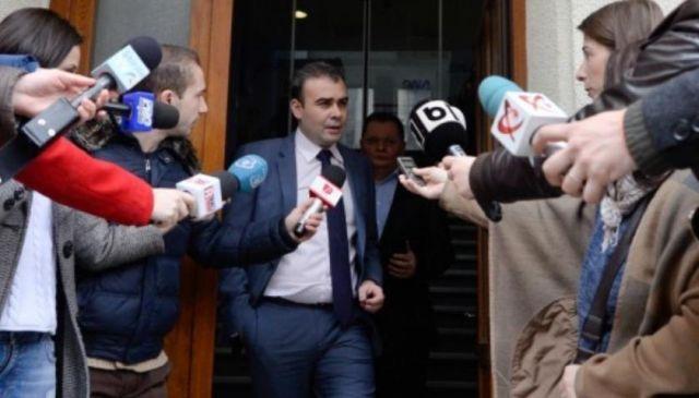 Darius Vâlcov, audiat la DNA. Fostul ministru este acuzat de trafic de influenţă  