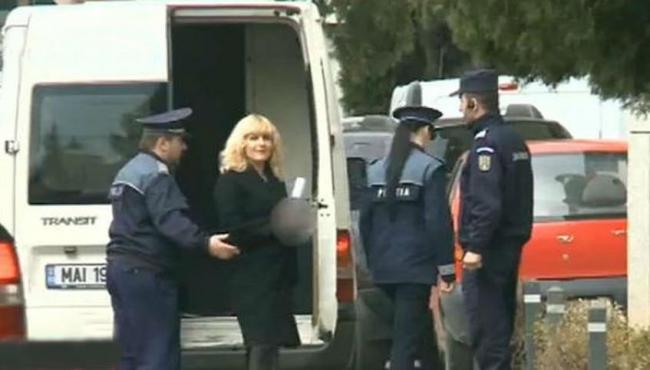 Elena Udrea află azi dacă scapă de arest
