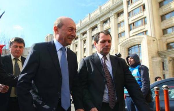 Băsescu a ajuns la Parchetul General. Fostul preşedinte, audiat în dosarul de şantaj