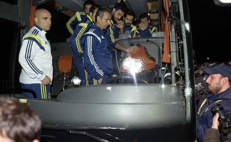 Autocarul echipei Fenerbahce, atacat cu focuri de armă la Trabzon, în nord-estul Turciei