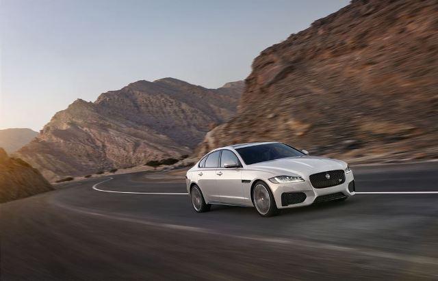 Salonul Auto de la New York: Jaguar a lansat Noul XF