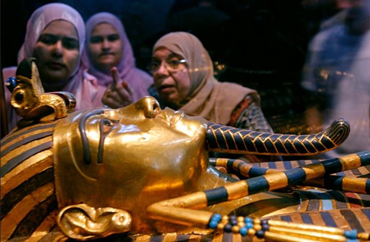 MISTERUL lui Tutankhamon. Ce s-a întâmplat cu MUMIA FARAONULUI, în sarcofag, imediat după îmbălsămare (VIDEO)