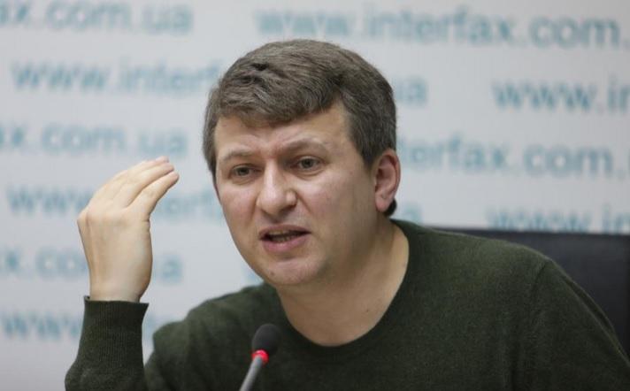 Un analist politic ucrainean propune ca jurnaliştii ruşi din Donbas să fie UCIŞI de lunetişti!