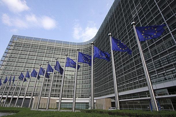 Biciul de la Bruxelles nu-i atinge pe aleşi. Recomandări ale Comisiei Europene au fost ignorate de către Legislativul de la Bucureşti