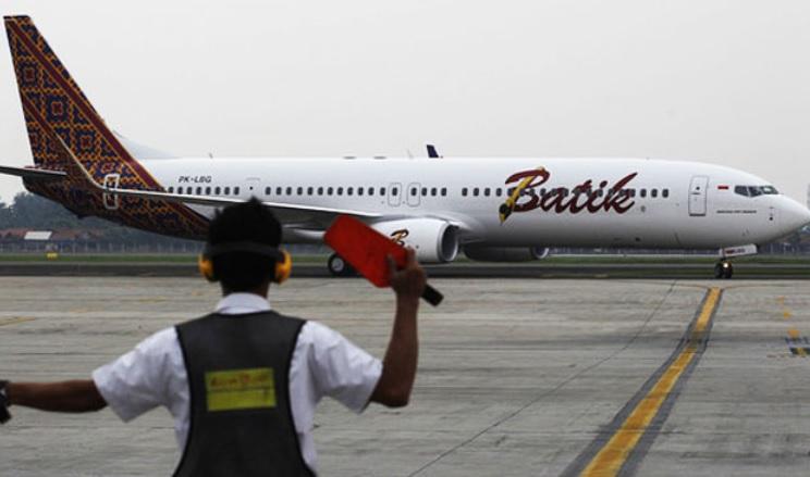 Ameninţare cu bombă la bordul unui avion de pasageri! Aeronava a ATERIZAT DE URGENŢĂ pe o insulă din Indonezia