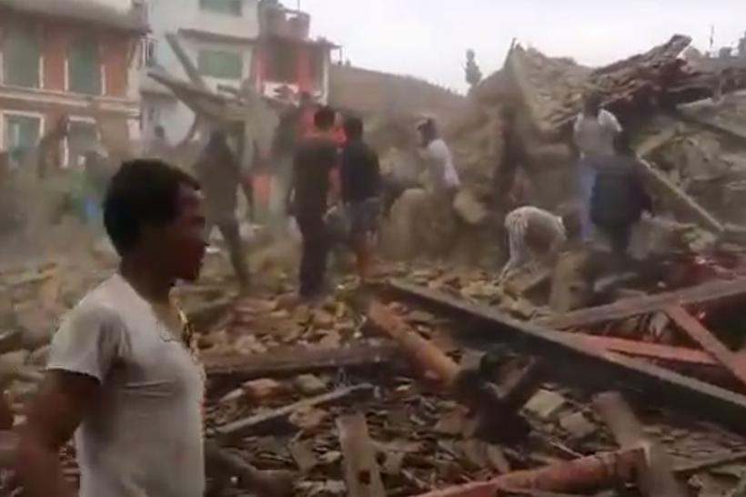 Cutremur de 7,9 grade pe scara Richter a zguduit capitala Nepalului (Video)