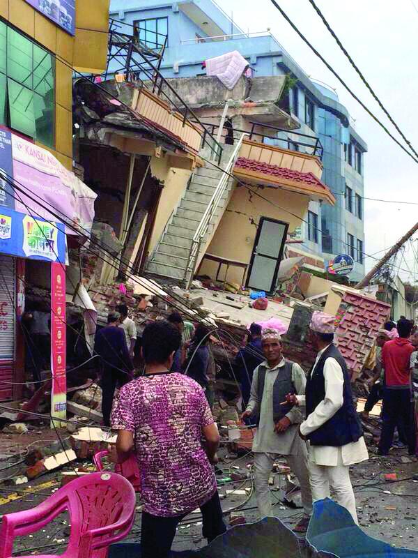 Român în Nepal: „Lucrurile arată ca după o explozie nucleară”
