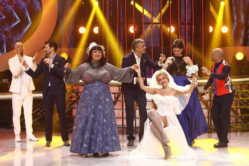 Anda Adam îmbracă rochia sexy de mireasă, la “Te cunosc de undeva!” 18504538