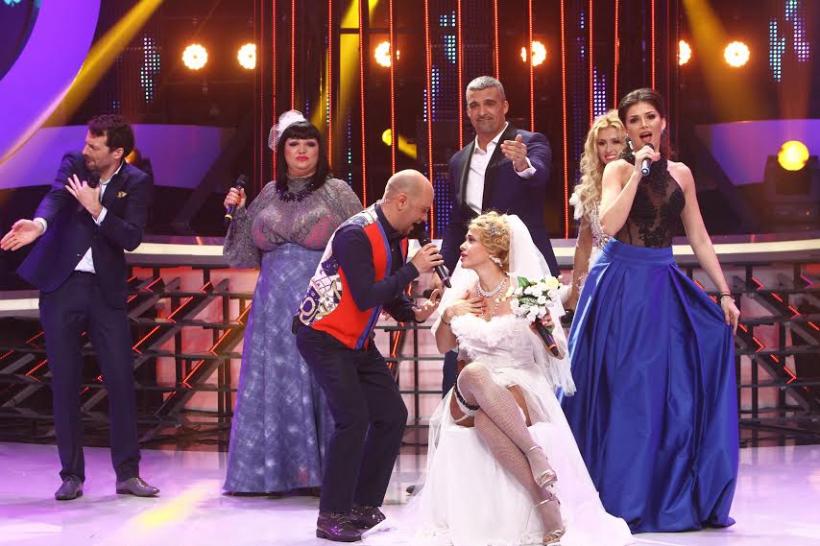 Anda Adam îmbracă rochia sexy de mireasă, la “Te cunosc de undeva!” 18504539