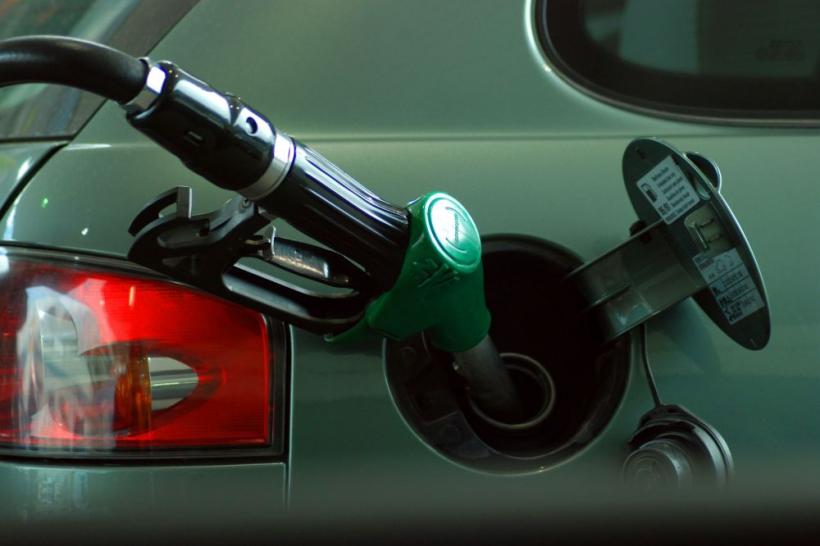 De ce are România cea mai scumpă benzină