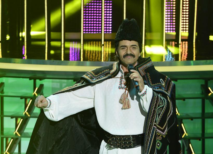 Daniel Iordachioae cântă îmbrăcat în costumul lui Liviu Vasilică, la “Te cunosc de undeva!”