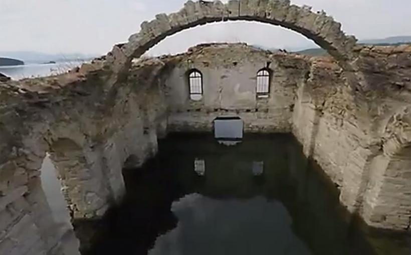 Imagini spectaculoase cu o biserică scufundată în urmă cu 50 de ani (VIDEO)