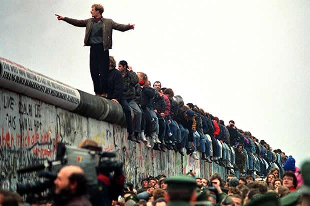 Cum a dispărut paradisul est-german al spionului Vladimir Putin odată cu prăbuşirea Zidului Berlinului