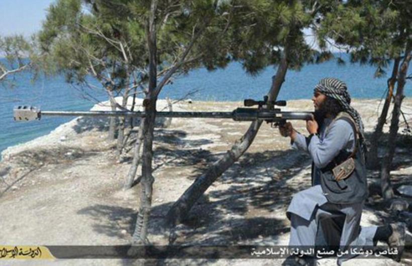 ISIS şi-a confecţionat artizanal o armă cu o ţeavă lungă de 3 metri. Ce spun specialiştii