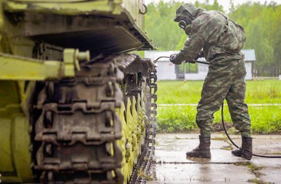 Rusia mobilizează trupe şi echipamente militare la graniţa cu Ucraina