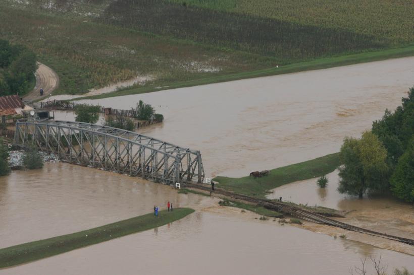 România luptă cu inundaţiile doar pe hârtie. Hărţile de hazard sunt... la voia întâmplării