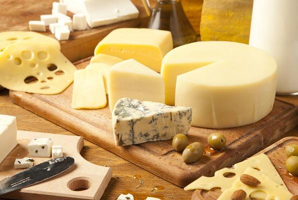 5 „defecte” majore ale brânzeturilor. De ce trebuie consumate cu moderație