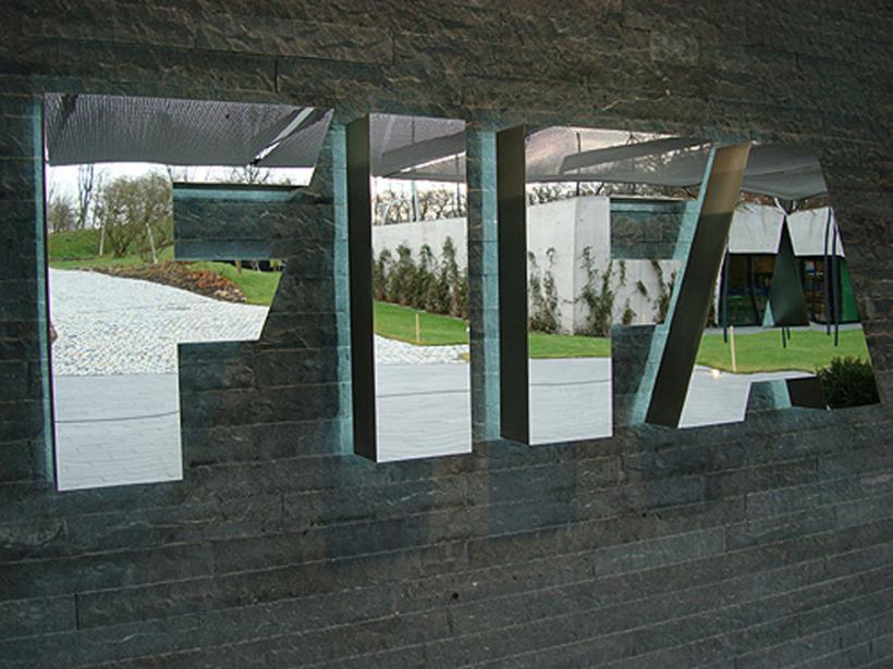 Şase foşti oficiali FIFA figurează pe lista Interpolului pentru cele mai căutate persoane