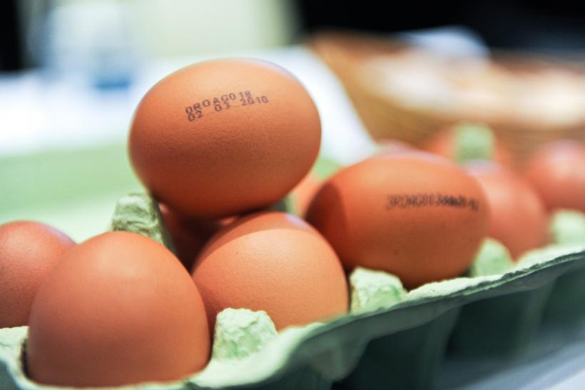 În SUA ouăle sunt raționalizate. Clienții pot cumpăra maximum 3 cartoane odată