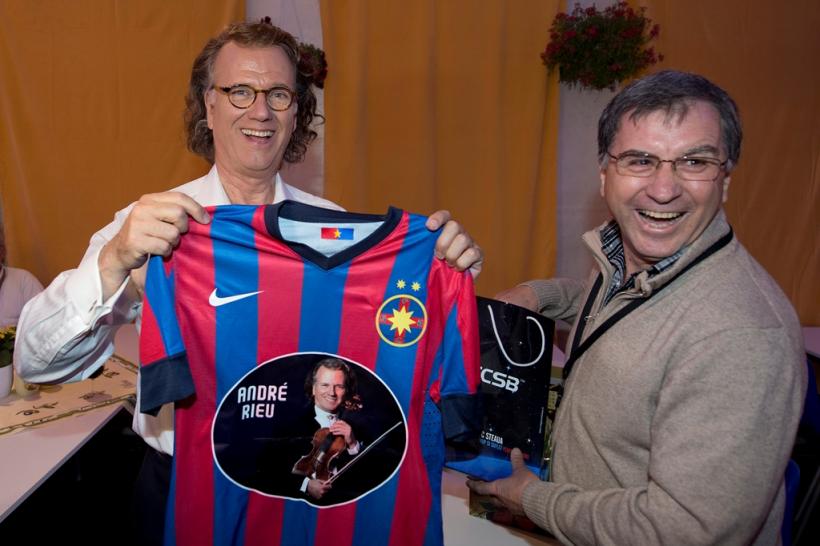 Cadou Special pentru Andre Rieu din partea echipei Steaua 