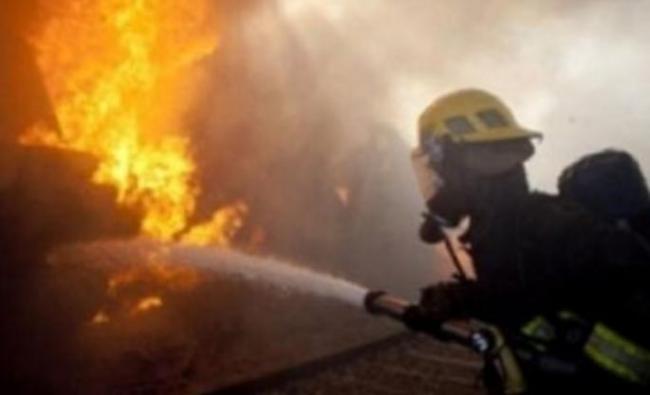 Incendiu puternic la o clădire de birouri din Ploieşti