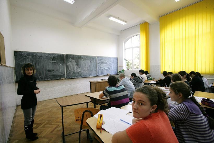 Mentalitatea profesorilor dăunează grav învăţământului. În câte şcoli din România sunt utilizate echipamentele electronice