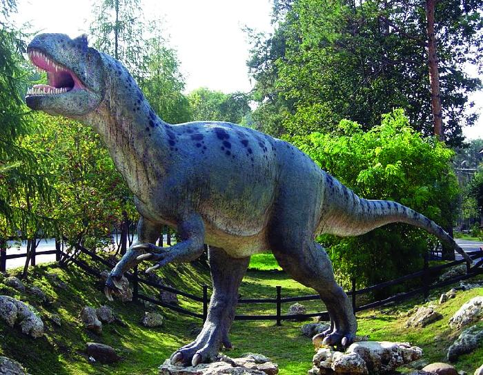 Dinozaurii de la Râşnov primesc azi primii oameni