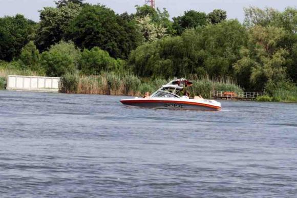 Două ambarcaţiuni s-au ciocnit pe Lacul Snagov! O persoană a murit și 5 au fost rănite