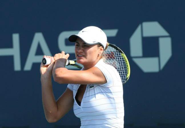 Victorie SENZAȚIONALĂ. Monica Niculescu a umilit-o pe Radwanska și s-a calificat în finala turneului WTA de la Nottingham