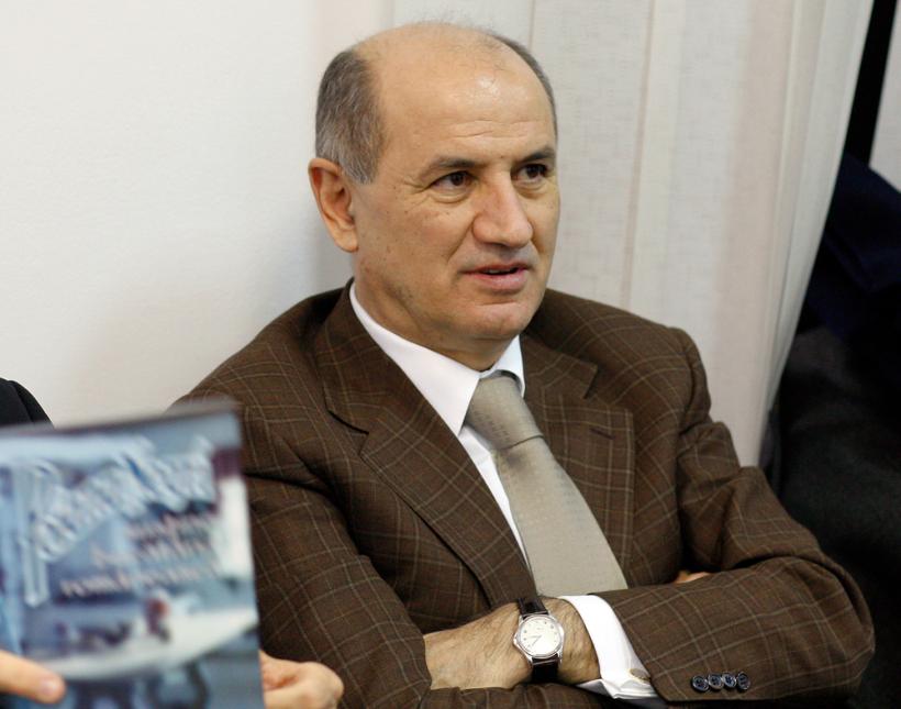 Universitatea Bucureşti vrea înfiinţarea unei comisii care să examineze cartea lui George Copos