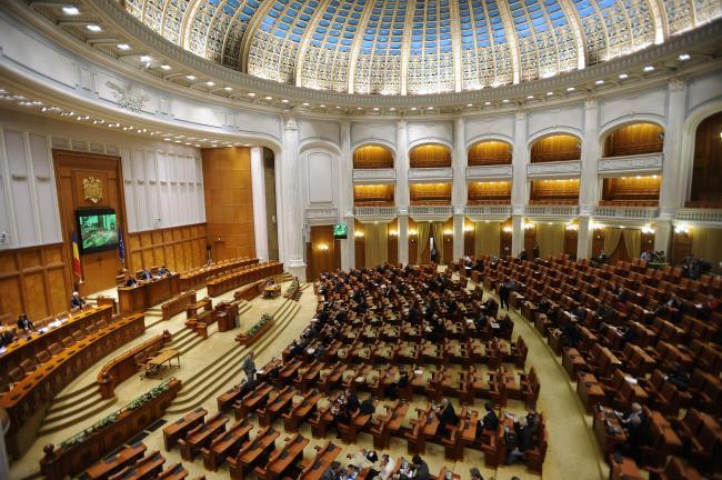 Parlamentarii si-au votat pensiile speciale