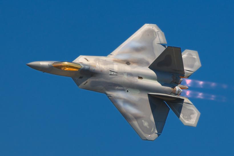  US Air Force vor sa aduca avionul F-22 Raptor in Europa