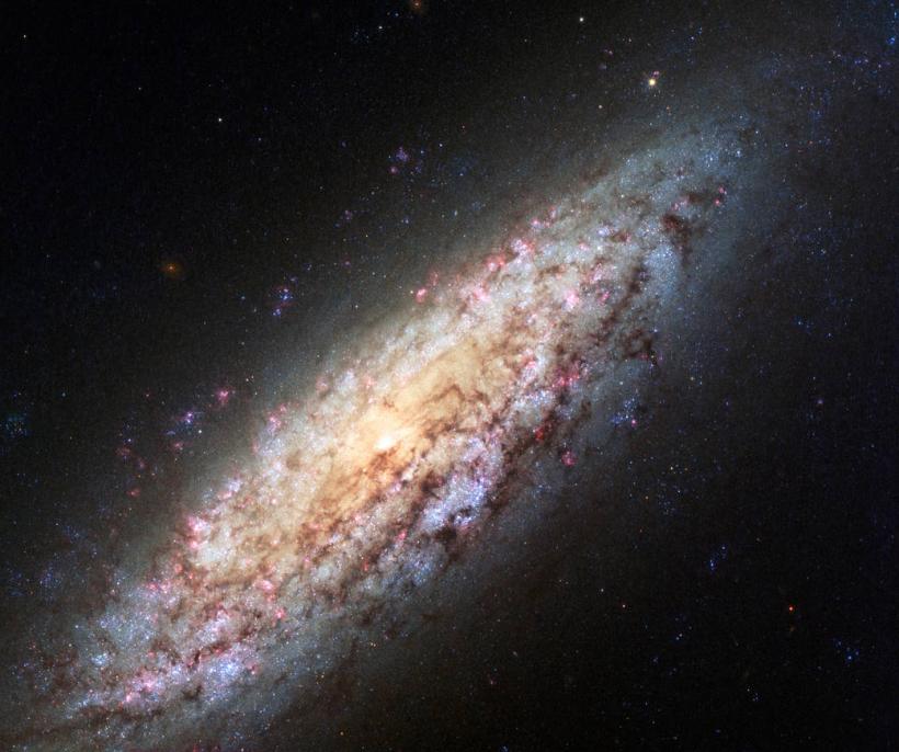 O galaxie la marginea universului - FOTO