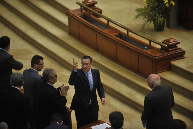 Victor Ponta anunță pe Facebook: Deputații coaliției vor vota Codul Fiscal cu TVA redusă la 19%