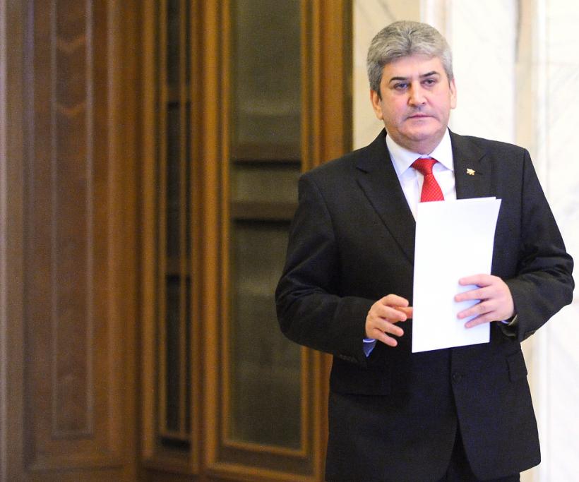 Klaus Iohannis l-a desemnat pe Gabriel Oprea premier interimar