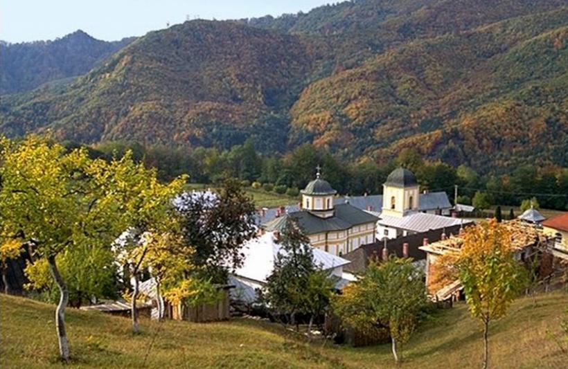 Blestemul Mănăstirii Frăsinei. Athosul românesc şi poveştile femeilor care şi-au pierdut minţile 18508239
