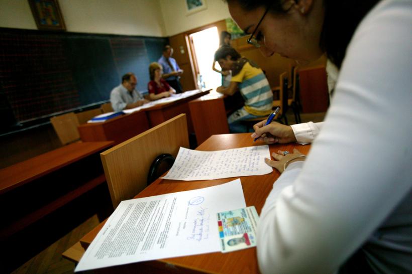 BACALAUREAT 2015 - Elevii susţin luni proba scrisă la limba română