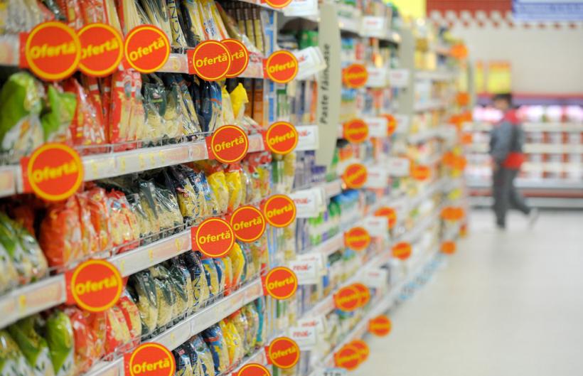 Teodorovici: Supermarketurile vor fi obligate să afişeze preţurile cu trei luni înainte şi după scăderea TVA