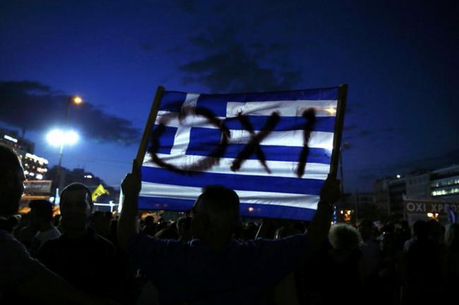 Grecii, din nou în stradă! 20.000 de manifestanţi la Atena, în favoarea unui răspuns DA la referendum