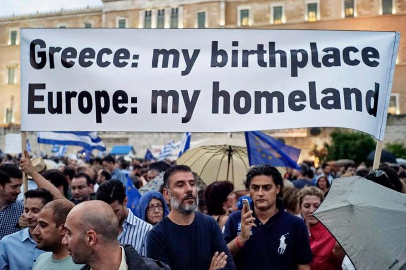 Grecii din străinătate se întorc acasă pentru referendum