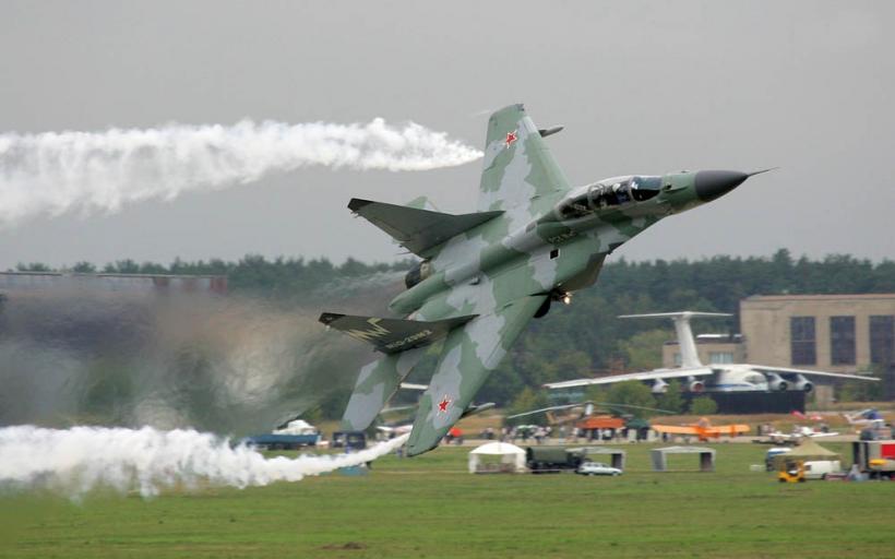 Peste 200 aparate de lupta ale aviatiei ruse oprite la sol dupa prabusirea unui avion MIG-29