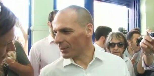 Varoufakis acuză creditorii de ”metode teroriste” dar că &quot;moneda unică şi democraţia sunt compatibile&quot;