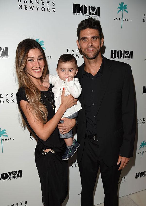 Bărbaţi de succes şi româncele de lângă ei  18509255