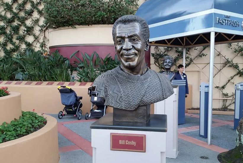 Un bust al actorului Bill Cosby a fost eliminat dintr-un parc Disney, în urma unui scandal sexual