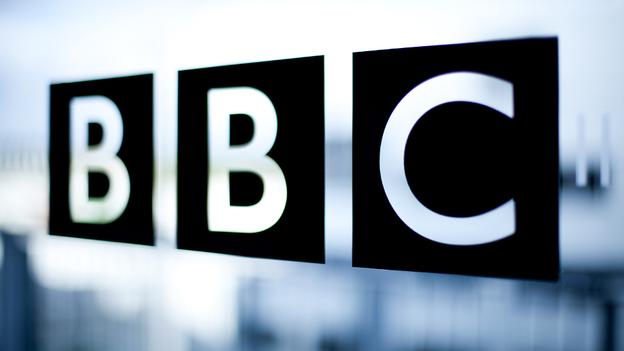 Câteva zeci de personalităţi din Marea Britanie cer guvernului să protejeze BBC