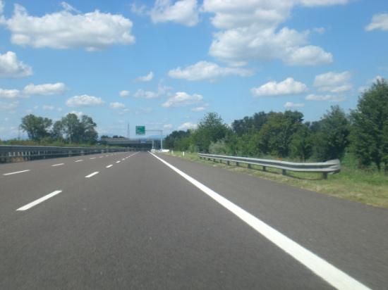 Victor Ponta: Mă bucur că autostrada Comarnic-Braşov a fost scoasă la licitaţie