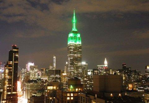 Spectaculos. Empire State Building luminat în verde