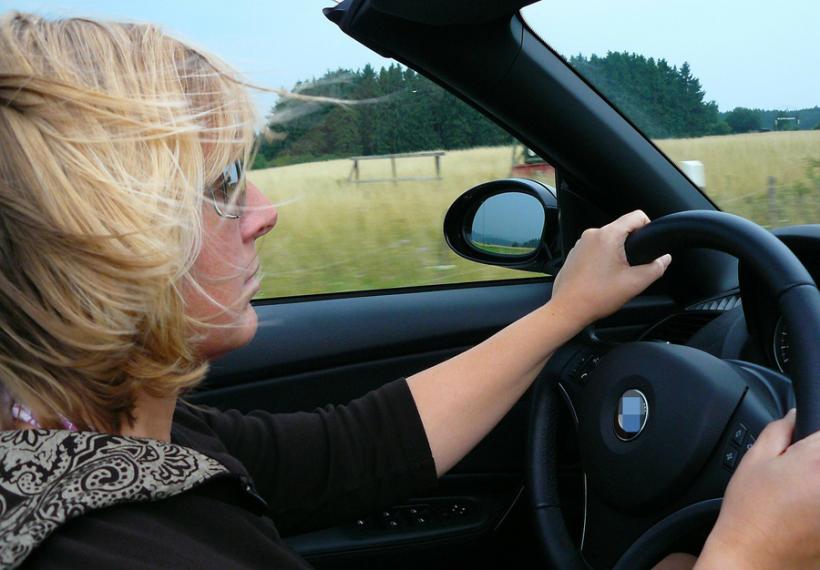 Pentru şoferi, canicula induce o stare asemănătoare cu cea de ebrietate (STUDIU)