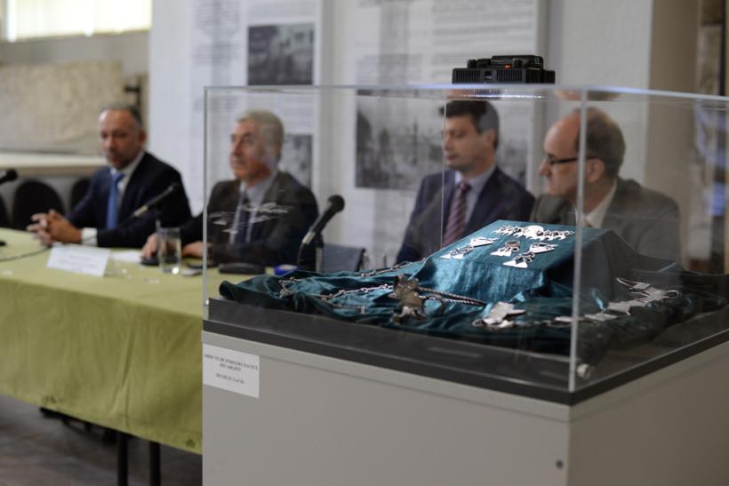 Au fost expuse 18 noi piese dacice din argint la Muzeul Naţional de Istorie al României