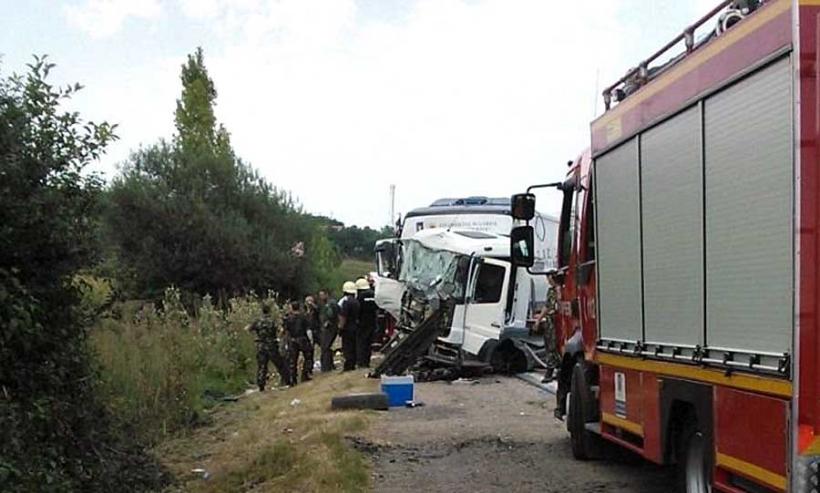 Un autocar al MApN, implicat într-un accident rutier grav. Un militar a murit